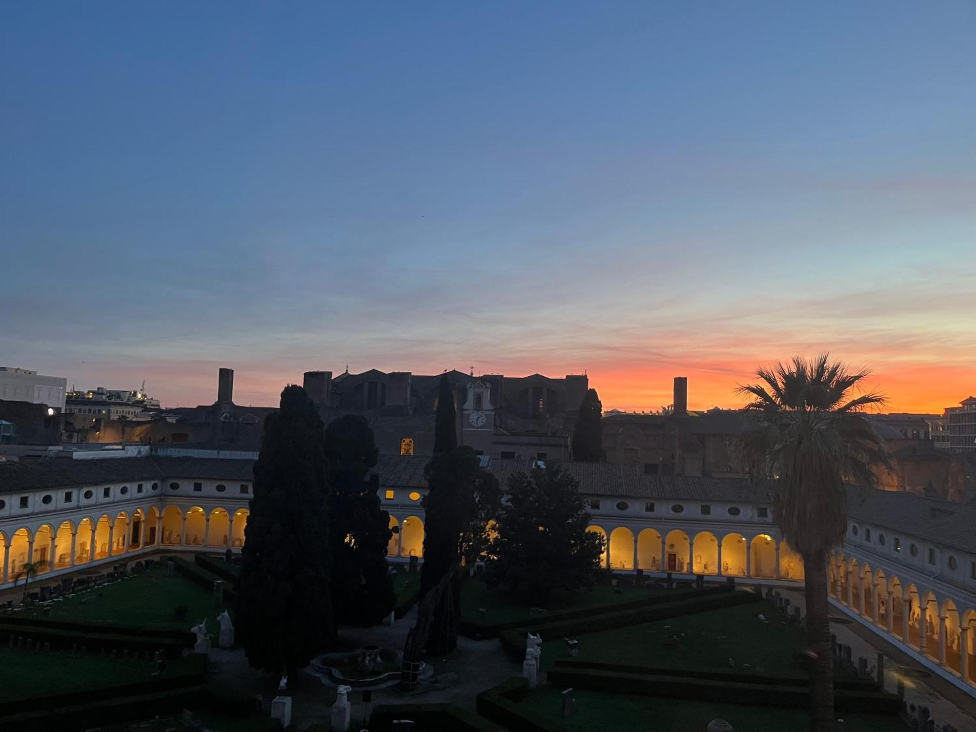 Camera X2 Con Splendida Vista Sulle Terme Di Diocleziano E Sul Chiostro Di Michelangelo Rom Exterior foto